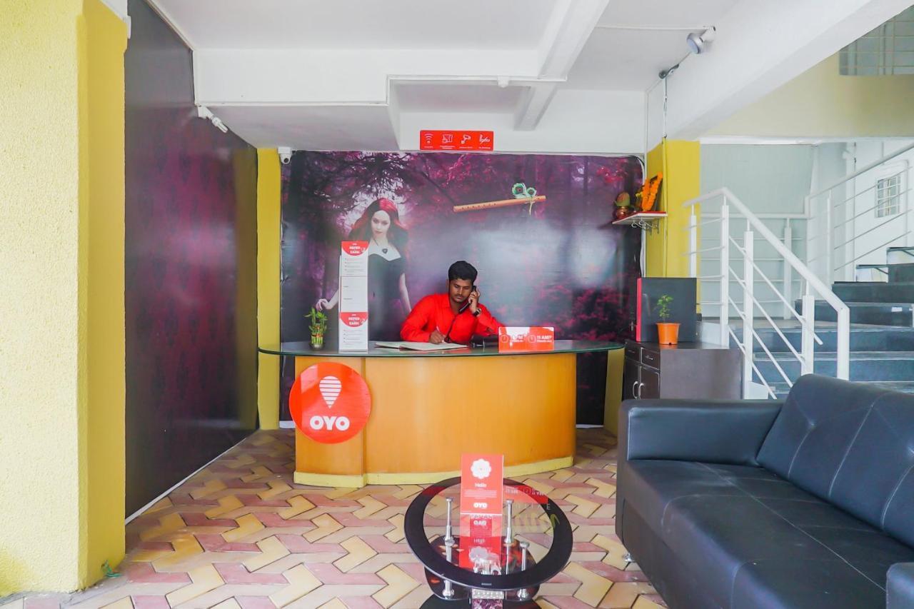 Oyo 16007 Sk Executive Hotell Yerandwane Eksteriør bilde