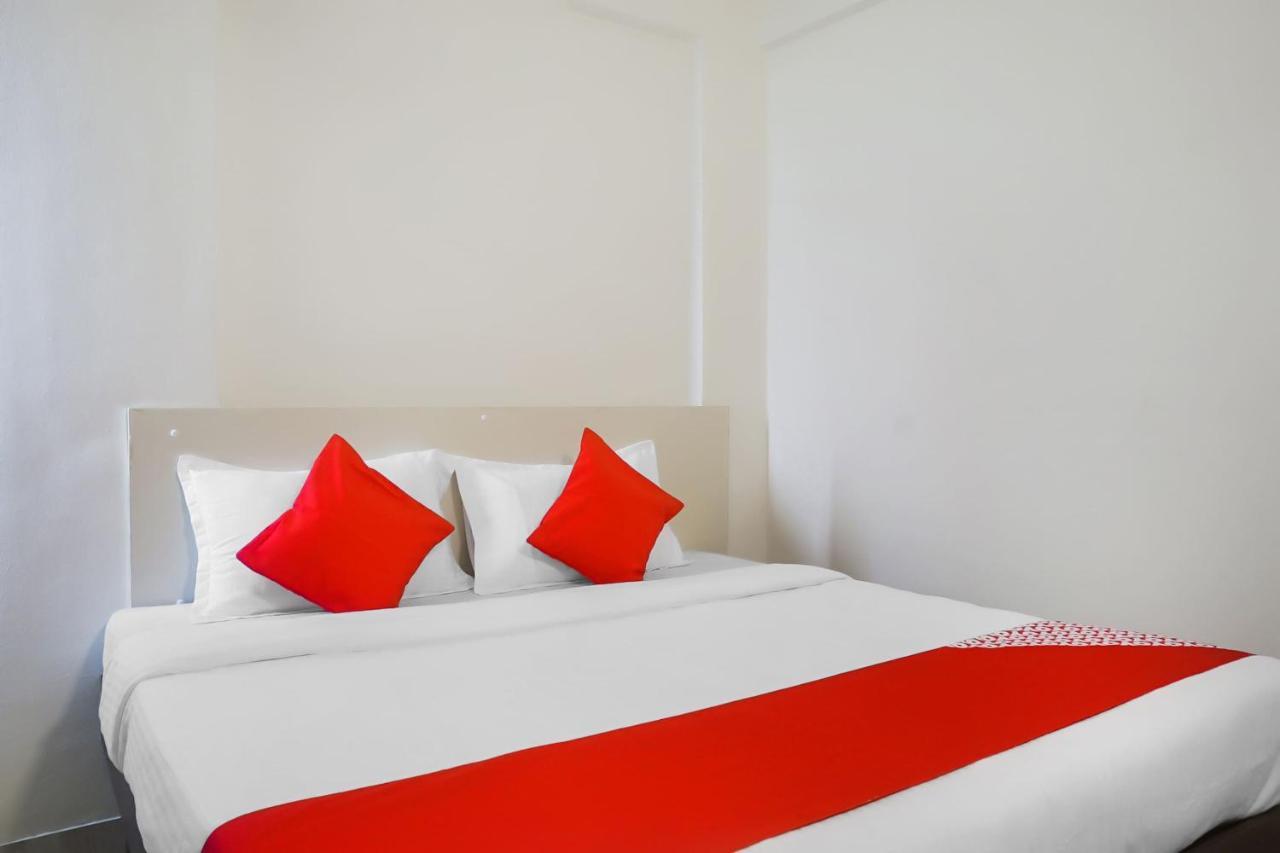 Oyo 16007 Sk Executive Hotell Yerandwane Eksteriør bilde