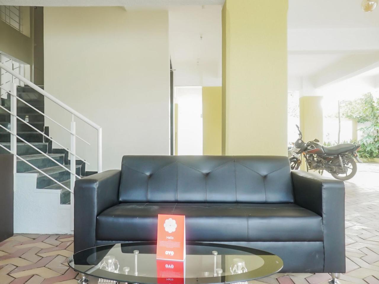 Oyo 16007 Sk Executive Hotell Yerandwane Eksteriør bilde