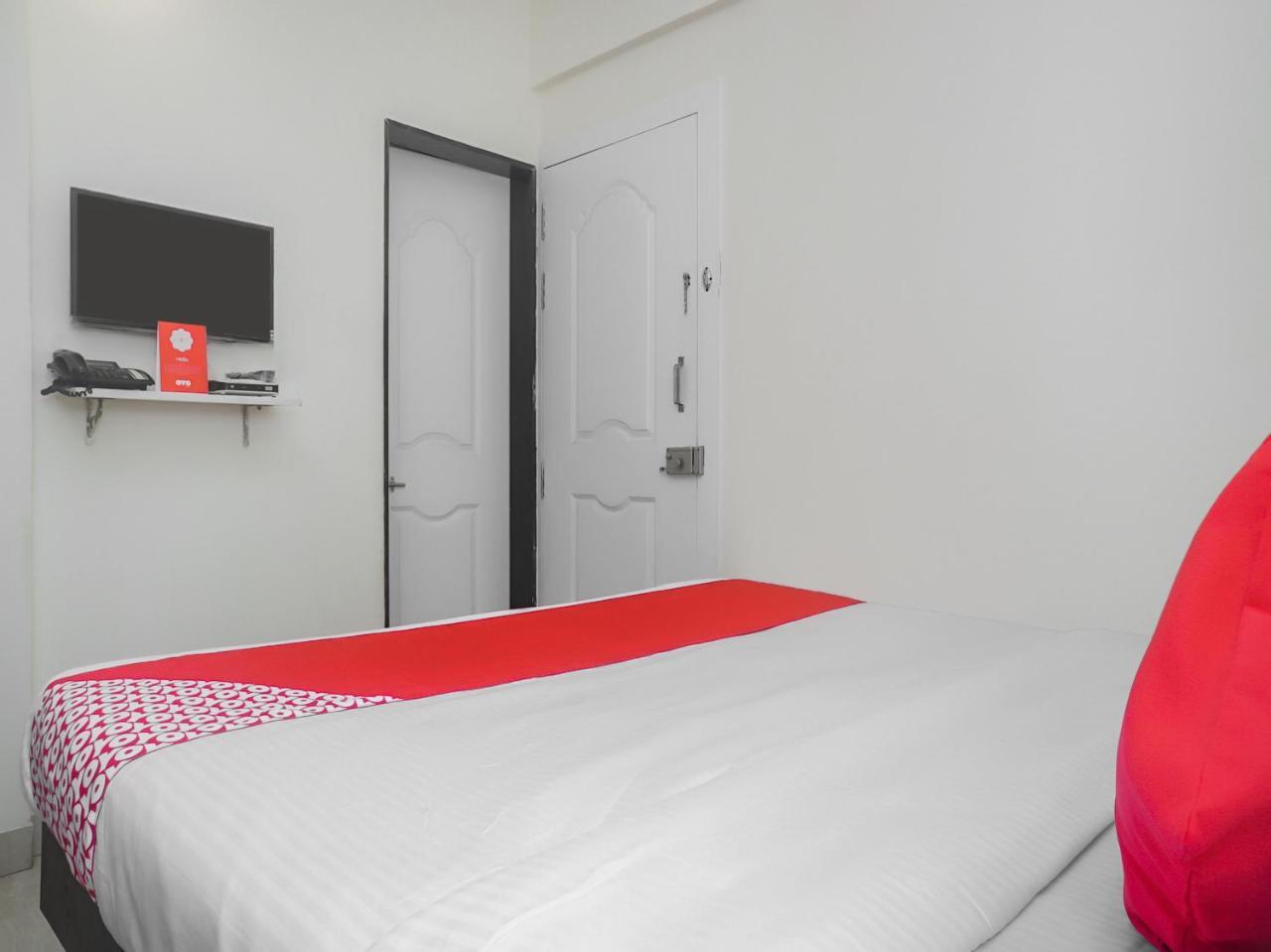 Oyo 16007 Sk Executive Hotell Yerandwane Eksteriør bilde