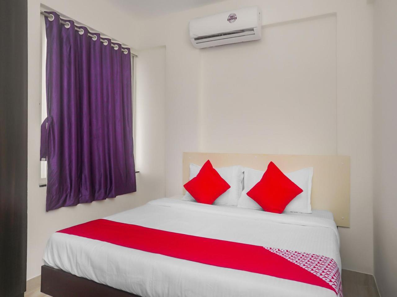 Oyo 16007 Sk Executive Hotell Yerandwane Eksteriør bilde