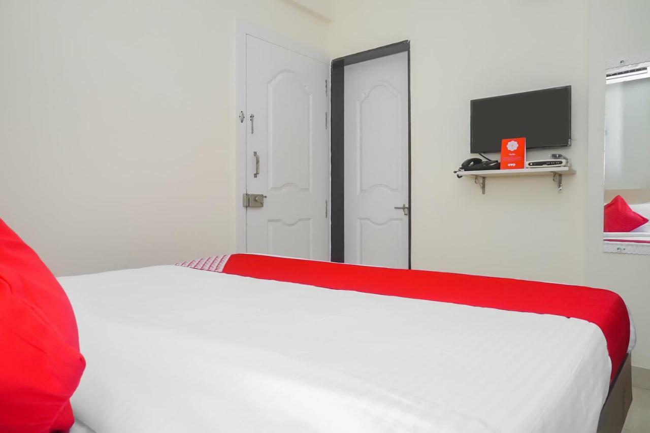 Oyo 16007 Sk Executive Hotell Yerandwane Eksteriør bilde
